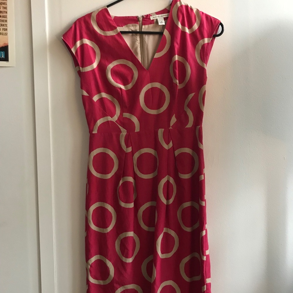 Cute patterned dress perfect for spring!